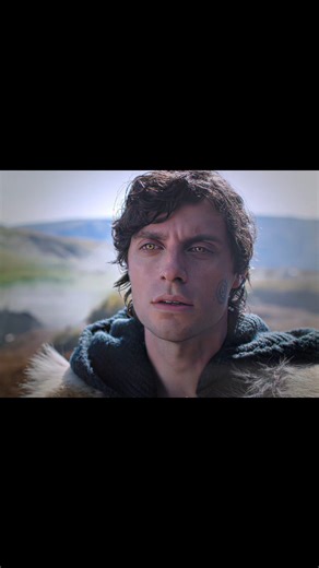 Fan Amv on Instagram: "Merlin was aura farming in the Pendragon Cycle trailer || C:farquaad.films (tt) ‎日本利用压电瓷砖将脚步转化为电能。这些瓷砖捕捉来自你脚步的动能。当你行走时，你的重量和动作会对瓷砖产生压力。瓷砖会轻微弯曲，从而产生机械应力。瓷砖内部的压电材料将这种应力转化为电能。每一步都会产生少量电荷，而数百万步结合在一起就能产生足够的电力来驱动LED灯、数字显示屏和传感器。在像涩谷车站这样繁忙的地方，每天大约有240万个脚步为这一系统作出贡献。这些电能可以被储存或立即使用，从而减少对传统电力来源的依赖，并支持可持续的城市基础设施。这种方法将日常运动转化为实用的可再生能源#日本 #知识 #事实 #你知道吗 #推荐 #科技 #创新 #历史 #技术 #实验 #热门"