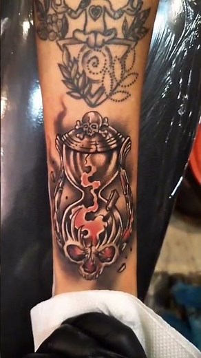 ⏳ Time Never Waits | Dark Hourglass Skull Tattoo 🖤