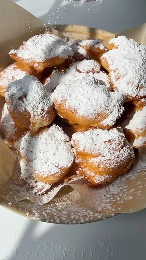 Bulgarian Fried Dough 🤤 Recipe linked in the comments 🔽 #frieddough #homemadedonuts #donuts | The Modern Nonna
