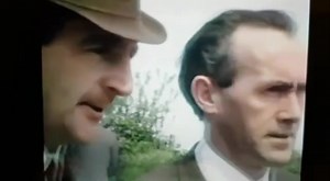 🐴📚📕 PEOPLE AND PONIES 🐴📚📕 Throwback to yesteryear. Connemara Pony Inspections with Michael O’Connell and John Daly as Inspectors. My grandfather Willie Diamond (1920-2010) can also be seen running alongside a pony in the middle. Also featuring John McLoughlin, Donal Kenny and Tommy McDonagh, Roundstone. E&OE. Open to Correction #williediamond #ponyinspections #peopleandponies #connemarapony #connemarapony #daysgoneby #cpbs #ponybreeding #ponybreeder #connemaraponybreeder #throwback#memorie