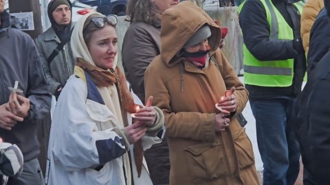 Candlelight vigil raises awareness about homelessness