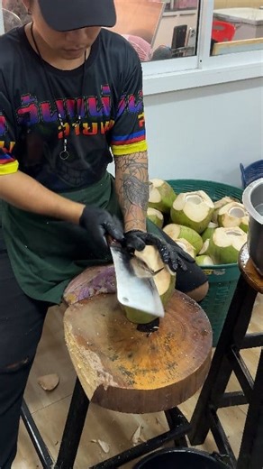 How to open a coconut - Thai Street Food #fruit #bangkok #streetfood | Foodie Mama Office