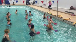Aqua Fit at Lea Manor Recreation Centre! 🏊💪 The most refreshing workout with a fierce sun outside 🌞 View our timetable for more water-based fitness classes 👉 www.activeluton.co.uk/fitness-classes #YourPoolLuton | Active Luton