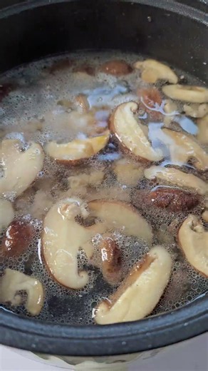 Fragrant Shiitake Mushroom Soup Noodles! 🍄✨ Light, savory, and soothing. #noodles