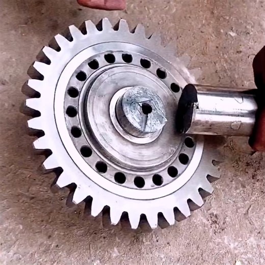 Silent Gear Shaft Resurrection – From Ruined Rust to Precision Revival Silent Mistree | Luciano Franklin