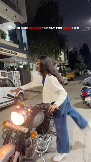 𝓣𝓱𝓪𝓷𝓿𝓲𝓽𝓱𝓪 𝓻𝓮𝓭𝓭𝔂 | This sound hits different when SHE rides💣🏍️ . . . . . . . . . . #bulletgirl #royalenfield #girlwhoride #womenwhoride #bulletlovers... | Instagram