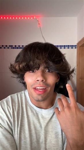 Exploring the fluffy fringe hairstyle trend