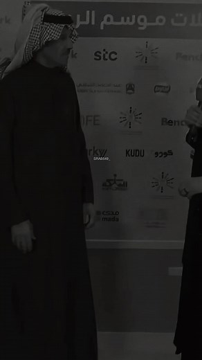 Insightful Discussion in Traditional Middle Eastern Attire