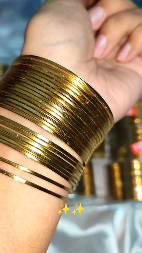 18 reactions · 3 comments | Indian golden bangles set✨✨ Size:2.4,2.6,2.8 #viralreelschallenge #trendingreelsvideo #viralpage #fyp #bangles #onlineshopping #online #trend #viralpost | GlamGrain | Facebook