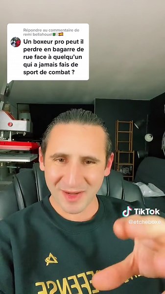 Boxeur Pro vs Bagarreur: Qui Gagne?