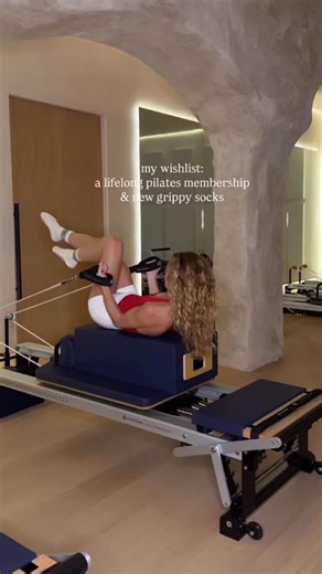 Zara Brillo on Instagram: "Me this year🤭🎁 Doing this arm flow on one❤️ Good luck, you got this💪 #pilates #reformer #pilatesinstructor #pilatesflow #pilates #wishlist #christmas #armworkout #pilatesarms #pilatescore #stronggirls #workoutinspo #workoutmotivation #reformerchallenge #fullbody #reformerstudio #reformerpilates #gripsocks #merrithew #armworkout #pilatesgirls #pilatesisfun #creativecontemporarypilates #advancedpilates #classplan #workoutwithme"