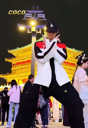 舒适区 #星奇摇2 #慢摇 #空翻舞蹈挑战#抖音潮流舞蹈地图 #dance #科科🇨🇳 His name is Coco / 科科 Douyin: 990106kk #lovelydance17 #浅跳一下 #populardance #dancechallenge #trendingdance #foryou #douyin #douyin抖音 #douyin_china #douyinboy #boydancer #dance #fypviral #Love #viraltiktok #舞蹈 #like