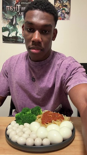 Delicious Quail Eggs with Spaghetti and Broccoli