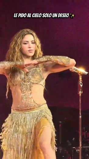 LEGENDARY MOVES! 💃✨ Shakira revive su momento más icónico en Boston #Shakira #Shorts