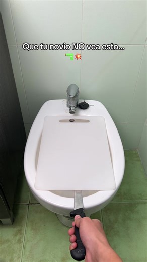 NO dejes que un fan de LEGO vea esto #legogun #regalodenavidad #juguete #callofdutymobile #callofdutyblackops Esta pistola estilo LEGO es el regalo de Navidad perfecto para tu novio, expulsa casquillos, se siente súper realista y queda brutal en cualquier setup gamer. Ideal para chicos que aman el rollo COD, los coleccionables,los juguetes tipo construcción o cualquier cosa con estética táctica. Si a tu chico le flipan los gadgets únicos, los accesorios de escritorio o los juguetes antiestrés, v