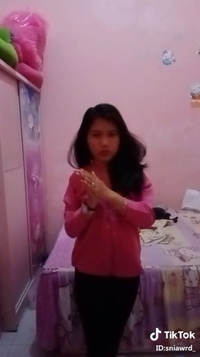 Learn Sign Language Through Engaging Gestures