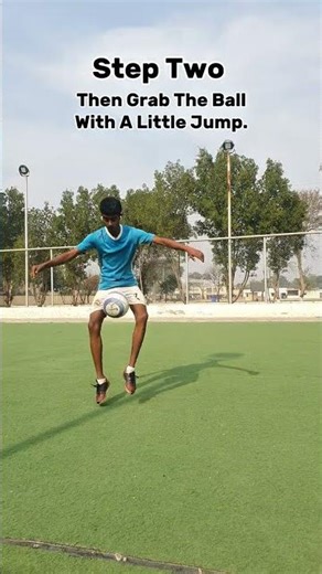 CR7 Best Knee Control Tutorial#shorts​#football​#soccer​ #skills​#tutorial