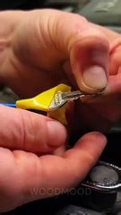 Genius auto trick: DIY battery clamp using a lock 🔑🚗