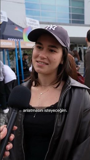 Özyeğin Üniversitesi Öğrencilerine Sorduk: Sizi En Çok Şaşırtan Gemini Özelliği Nedir? 🎤 😮 #gemini