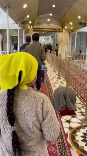 Kehra dar te mai java satgur ji tere dar tu uccha dar na koi