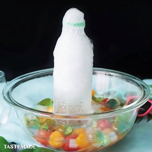 【シュワっと爽快🌈】噴水フルーツポンチ レシピはこちら：https://bit.ly/2OBll5z ✨スマホアプリもあるよ♪✨ ダウンロードして気になるレシピを保存してね👇 http://link.tastemade.com/HE7m/d2aVuOUmoA | Tastemade Japan