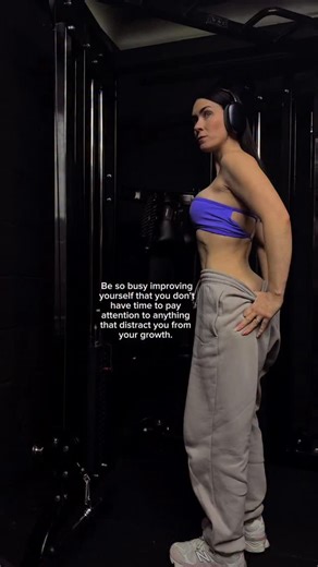 Jodie Birkinshaw on Instagram: "What I’ve learnt about social media in the last year that could have sabotaged my love for training ⬇️ 👉🏼 Strangers will support you, the biggest judgements will come from the people you have been in close contact with. 👉🏼 People will try and bring you down and that is solely because they see traits in you that they just can’t sustain consistently. 👉🏼 Following the latest “social media trend” EXAMPLE “Grow your glutes in 30 days” is a load of sh** 👉🏼 Your 