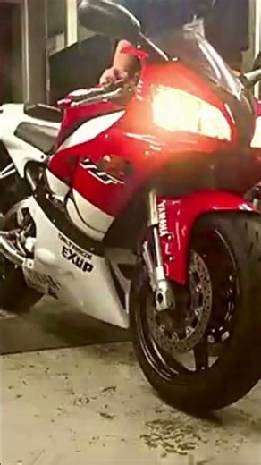 1999 Yamaha YZF-R1 Sound Check 🔊 | Classic R1 Roar! #shortsfeed #yamaha #soundcheck #R1