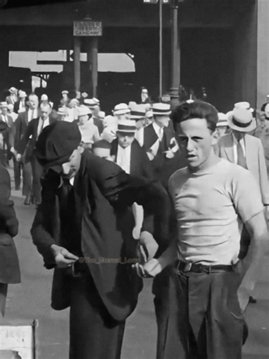 New Yorkers in the 1930s–1950s: Rare Colorized Footage