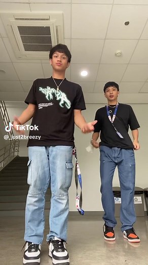 Gaming Chair Boy Scandal: Full Details and Updates