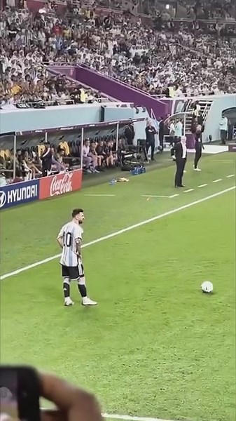 17M views · 479K reactions | Messi é um gênio, ele faz um golaço no estilo Cristiano Ronaldo | Diego Freestyle | Facebook