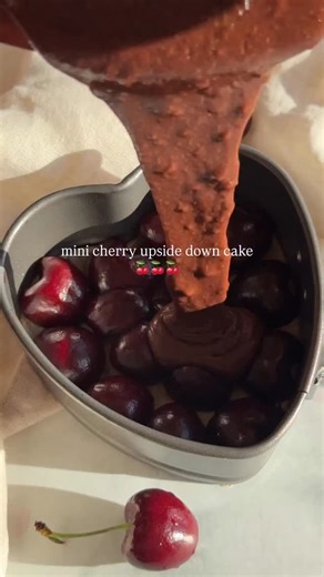 Mini Upside Down Cherry Cake🍒🤎 I recently made an upside-down cake recipe that you guys love, so I had to share this mini heart-shaped cherry version because it’s even more perfect for Valentine’s Day 🥰🥰🥰 It’s so adorable and perfect for two!💕 ✨Dry Ingredients 53g all-purpose flour 16g natural unsweetened cocoa powder 50g granulated sugar 1/2 tsp espresso powder 1/2 tsp baking powder 1/4 tsp baking soda pinch of salt ✨Wet Ingredients 1/2 cups dairy-free milk (90g) 1 apple cider vinegar 2 t