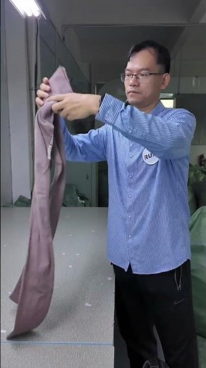 You see this yoga pant? Let’s check if it’s really good!