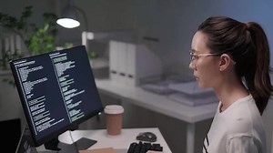 Ingénieur logiciel programmeur travail de la : vidéo de stock (100 % libre de droit) 3849872693 | Shutterstock