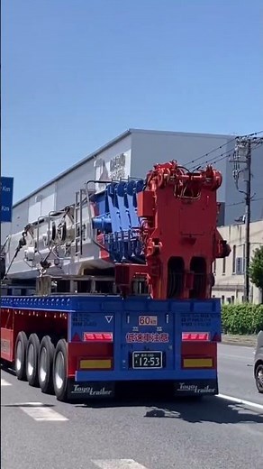 巨大! クレーンブーム輸送 ４軸高床トレーラー ボルボ (株)小川建機さん