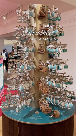 Christmas Shopping at Fortnum & Mason in London | Christmas in London | Christmas in London Travel Tips | Things to Do in London for Christmas | London Life | London Trip | London Travel Guide | Visit London for Christmas #thingstodoinlondon #londonchristmas #christmasinlondon #londonlife #londontrip #christmasshopping #fortnumandmason #fblifestyle | Sunny in London