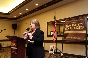 Tea Party Express Rolls Into Nashua