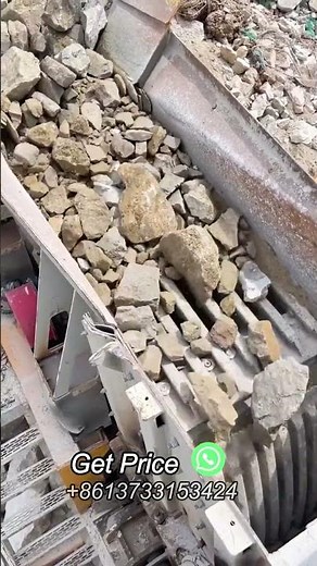 How does a vibrating feeder work?