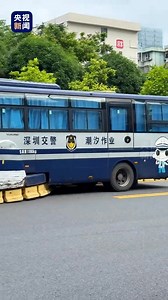 1M views · 6.7K reactions | Don't blink! Watch how reversible lanes seamlessly switch in the southern Chinese city of #Shenzhen. | China News 中国新闻网 | Facebook