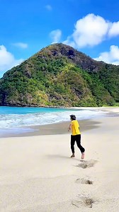 23K views · 408 reactions | Pantai secantik ini ada di lombok! pantai tomang omang, selong belanak, lombok tengah. | Lombok Traveler | Facebook