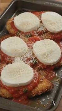 🇦🇺 Australian Chicken Parmigiana | Crispy, Cheesy & Delicious! 🤤