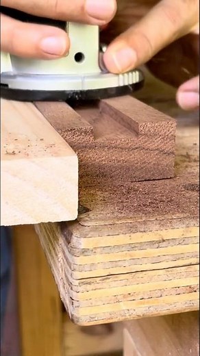 Making a Groove with a Trim Router