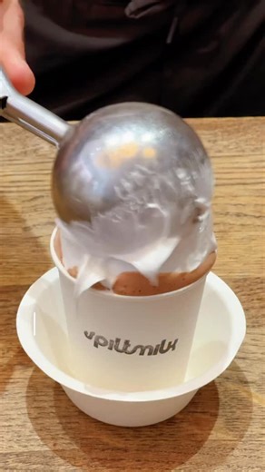 How do you like your Marshmallow Bomb? 🤔 There are many ways you can enjoy one of our Marshmallow Bombs! The classic bomb, or one of our specials maybe? - Nutella Bomb - Kinder Bueno Bomb - Mint Chocolate Bomb - Cookie Crumble Bomb Don’t have a favourite yet? Well you’ll have to come in and try one so! Open until 10pm every night here on Drury Street 📍 | Spilt Milk