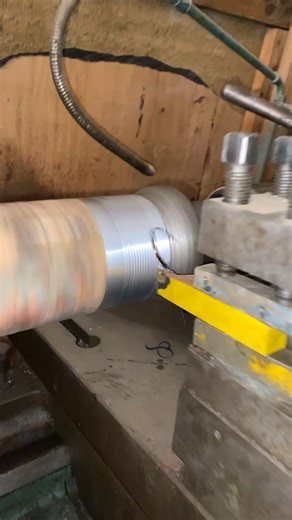 Confection d’un filetage métrique (whitworth) #tourneur #whitworth #confections Tourneur Mokdad Numéro de téléphone 📞0772201743 Localisation📍cité El Chérif | Tourneur Mokdad