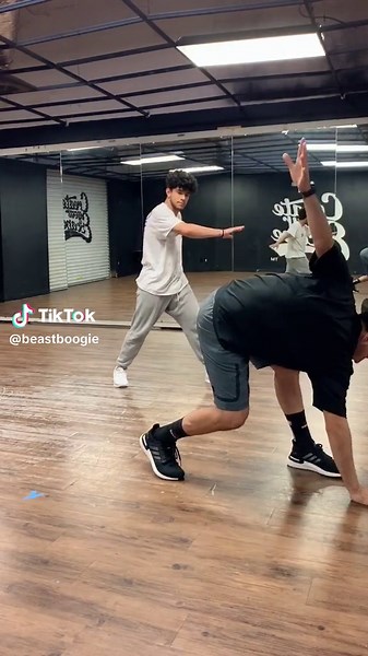 Double 90s Breakdance Tutorial: Learn Classic Moves from the 90s!