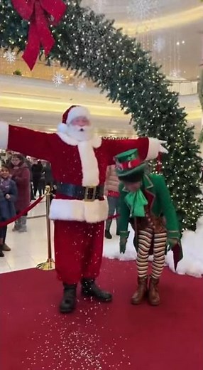 Santa's Mall Confetti EXPLOSION! 🎅