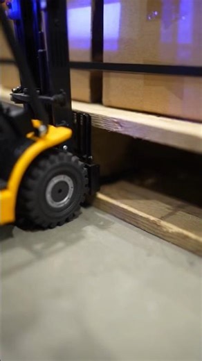Massive RC Forklift Unboxing & Heavy Pallet Lift Test | Precision Warehouse Toy
