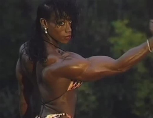 Iron Women History ⭐️ on Instagram: "Lenda Murray ✨ #oldschoolbodybuilding#goldenerabodybuilding#classicbodybuilding#90smuscle#90sbodybuilding#gym#bodybuilding#pumpingiron#pumpingiron2#womenwholift#womensbodybuilding#femalebodybuilding#themothersofiron#thegrandmothersofiron#retro#retromuscle#weightlifting#womensweightlifting#babeswithbiceps#biceps#quads#delts#veins#lendamurray"