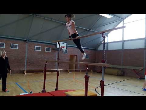 Stufenbarren Übung der 7. Klasse - 2019