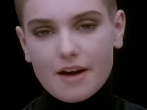 🎧 Nous apprenons avec tristesse, le décès de la chanteuse irlandaise Sinéad O'Connor, connue pour la chanson «Nothing Compares 2 U», Elle avait 56 ans. 😢 | Passion des Années 80