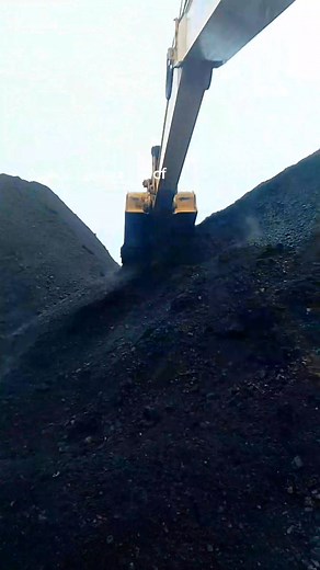 2.2M views · 25K reactions | Proses bongkar batu bara dari tongkang menggunakan excavator Komatsu PC 200 Dan damtruk Hino 500 kapasitas 10 ton #fyp | Ardiansyahvarel CF | Facebook